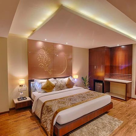 Hotel Good Times Near Ganga Ram Hospital And Karol Bagh Metro 델리 외부 사진