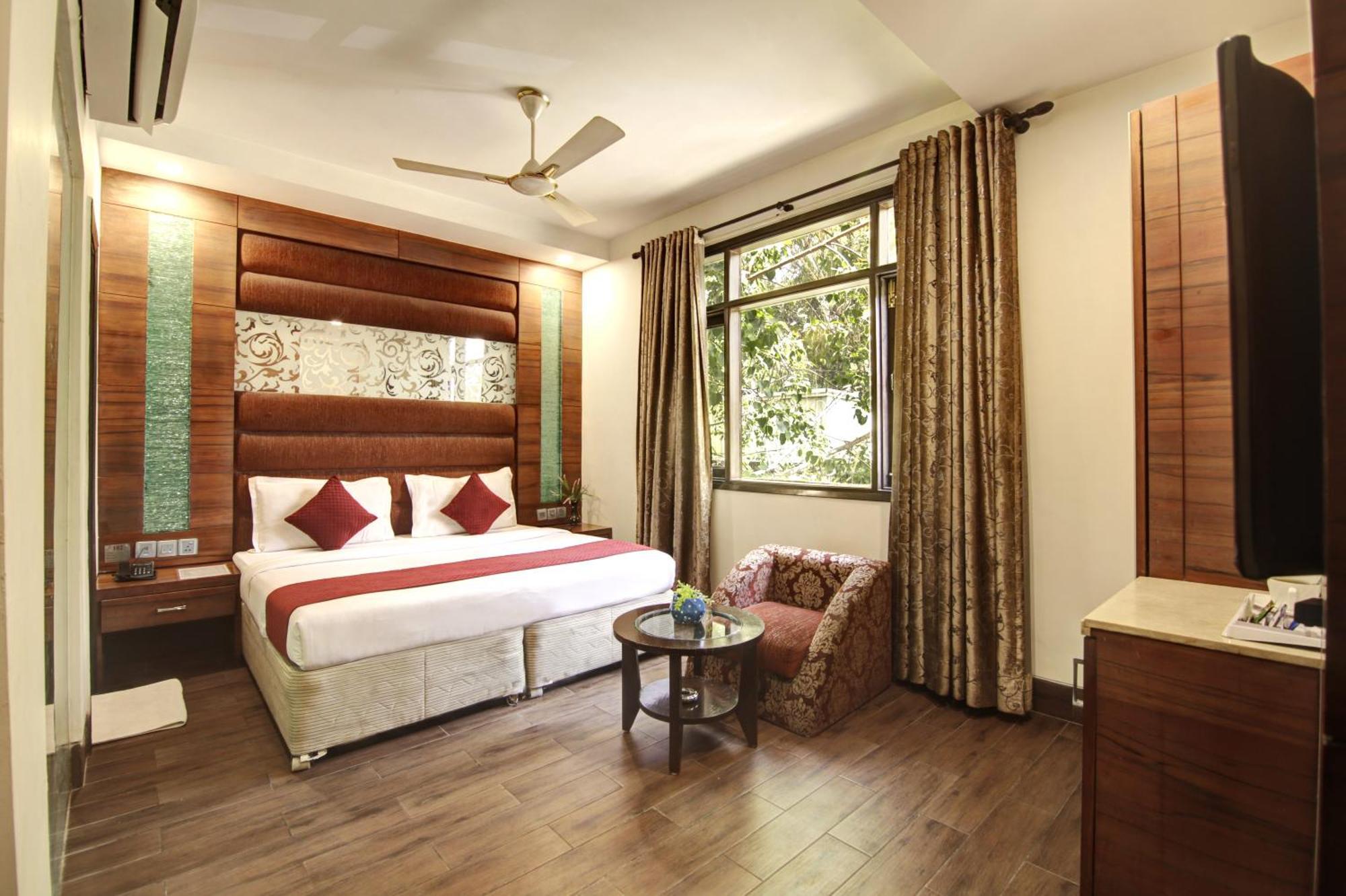 Hotel Good Times Near Ganga Ram Hospital And Karol Bagh Metro 델리 외부 사진