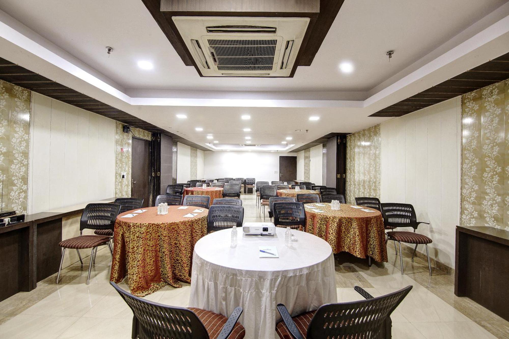 Hotel Good Times Near Ganga Ram Hospital And Karol Bagh Metro 델리 외부 사진