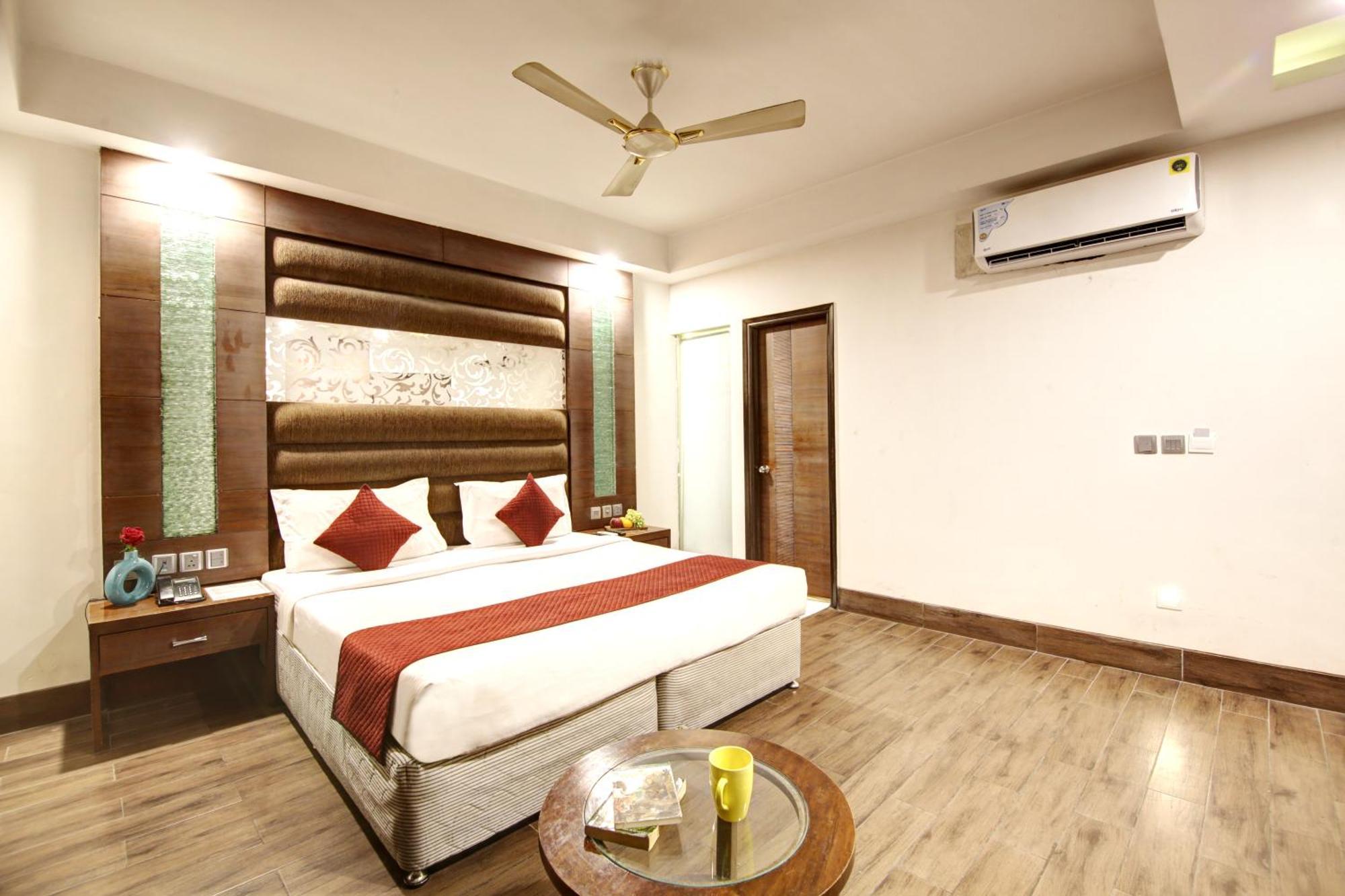 Hotel Good Times Near Ganga Ram Hospital And Karol Bagh Metro 델리 외부 사진