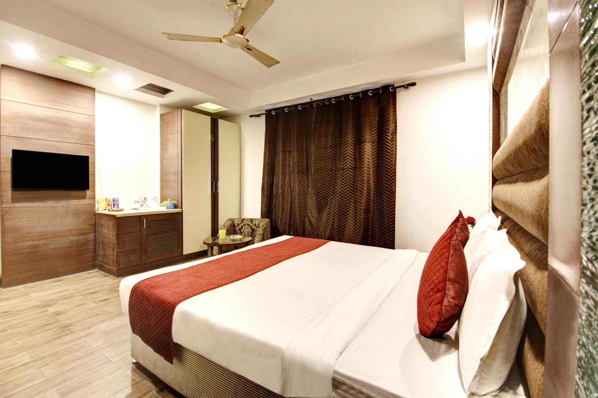 Hotel Good Times Near Ganga Ram Hospital And Karol Bagh Metro 델리 외부 사진
