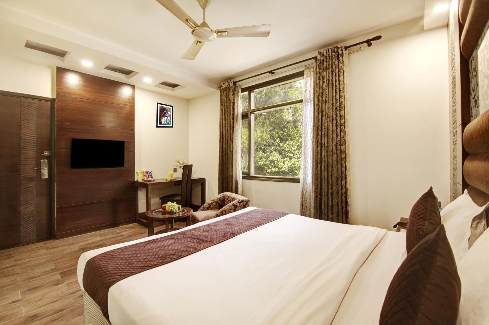 Hotel Good Times Near Ganga Ram Hospital And Karol Bagh Metro 델리 외부 사진