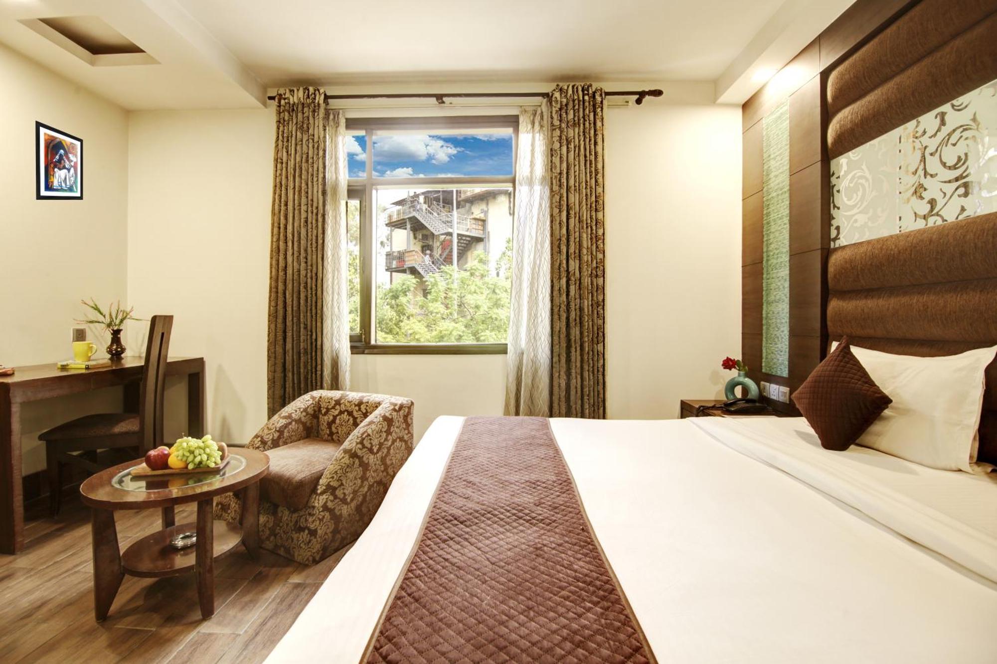 Hotel Good Times Near Ganga Ram Hospital And Karol Bagh Metro 델리 외부 사진
