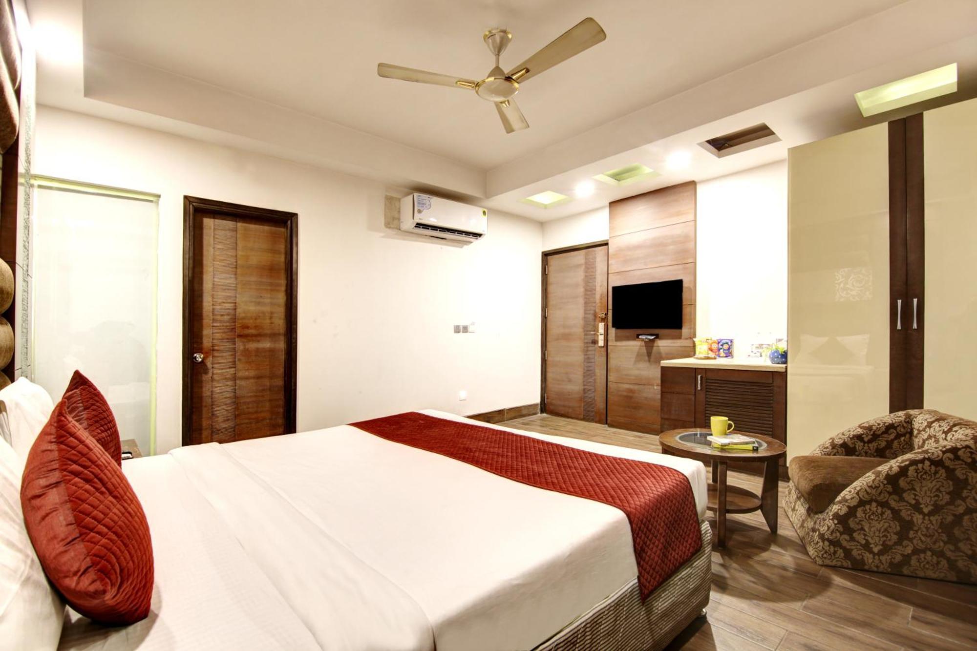 Hotel Good Times Near Ganga Ram Hospital And Karol Bagh Metro 델리 외부 사진