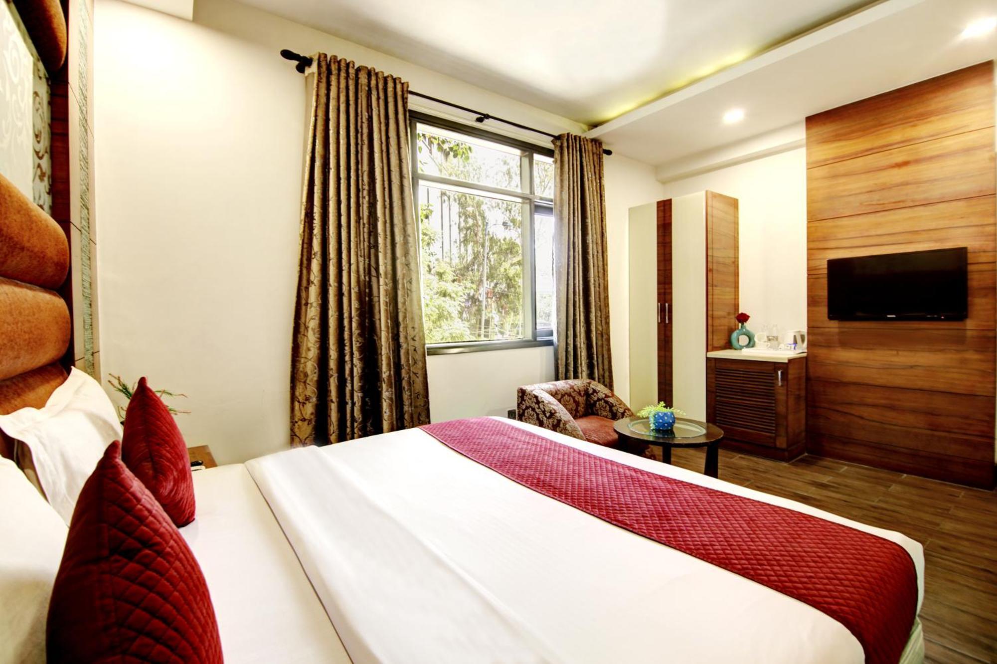 Hotel Good Times Near Ganga Ram Hospital And Karol Bagh Metro 델리 외부 사진