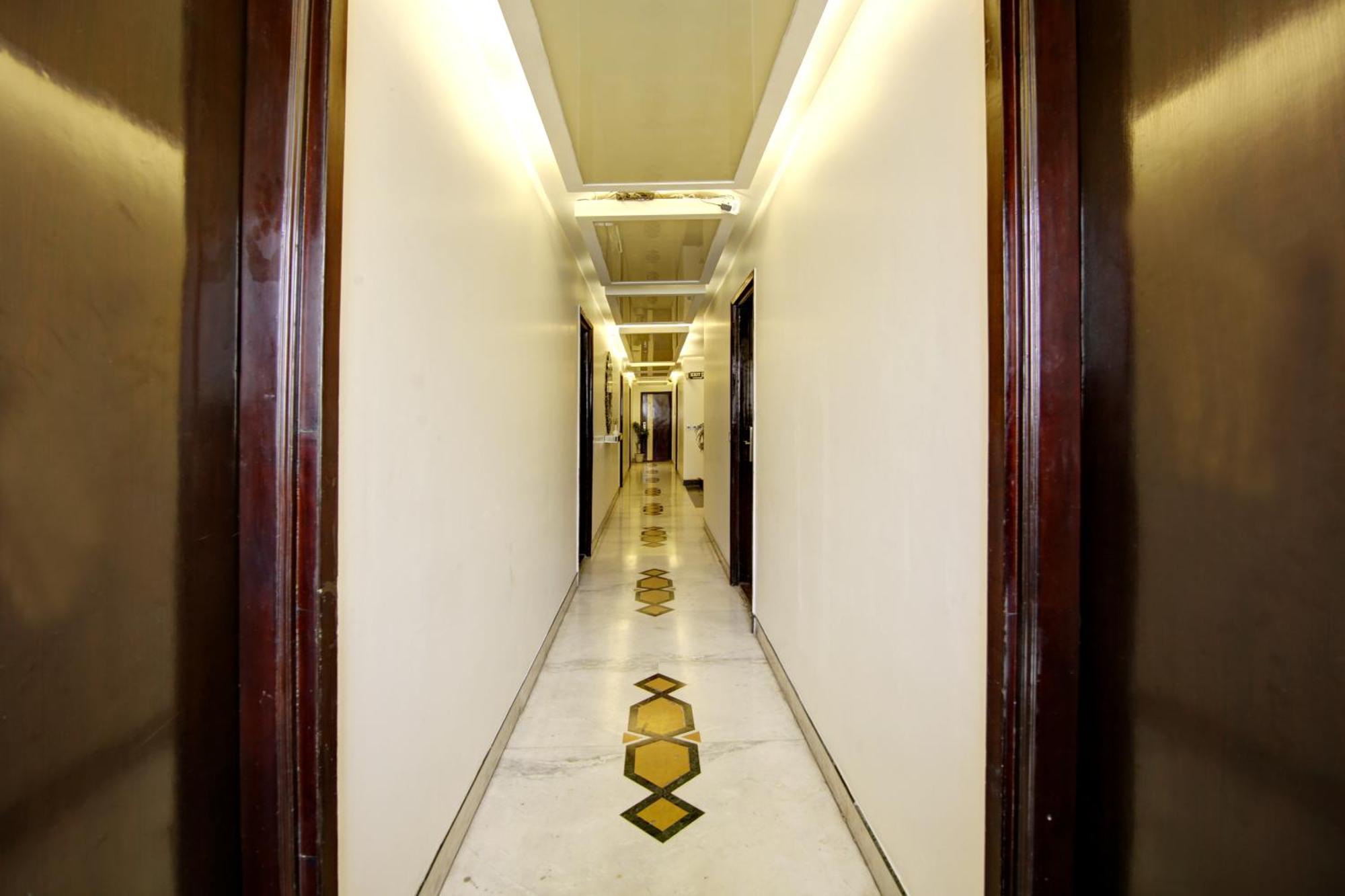 Hotel Good Times Near Ganga Ram Hospital And Karol Bagh Metro 델리 외부 사진