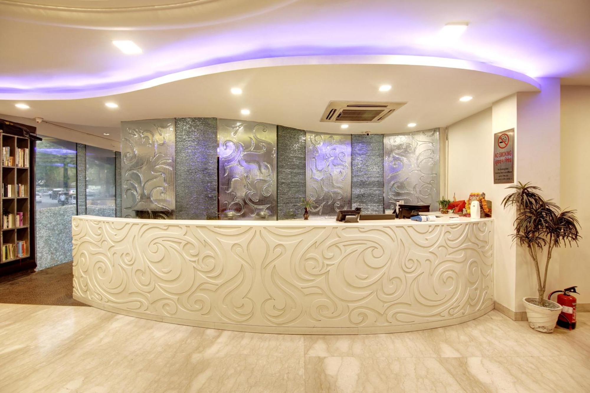 Hotel Good Times Near Ganga Ram Hospital And Karol Bagh Metro 델리 외부 사진