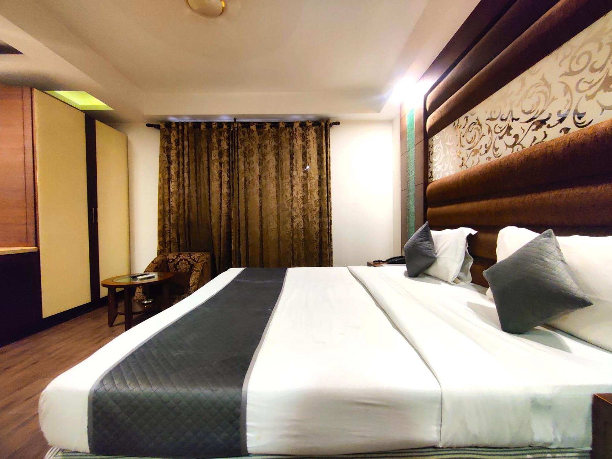 Hotel Good Times Near Ganga Ram Hospital And Karol Bagh Metro 델리 외부 사진